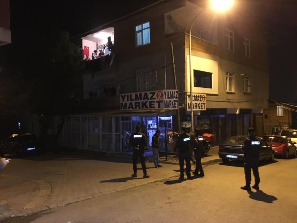 Sultanbeyli’de husumetli iki aile arasında bıçaklı kavga: 2’si ağır 6 yaralı 