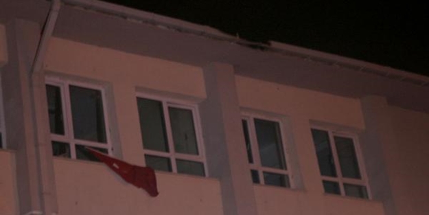 Sultanbeyli'de okula molotoflu saldırı!