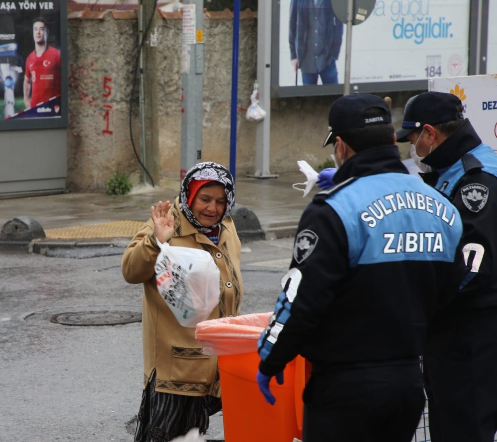 Sultanbeyli’de pazar alanları sürekli denetleniyor 