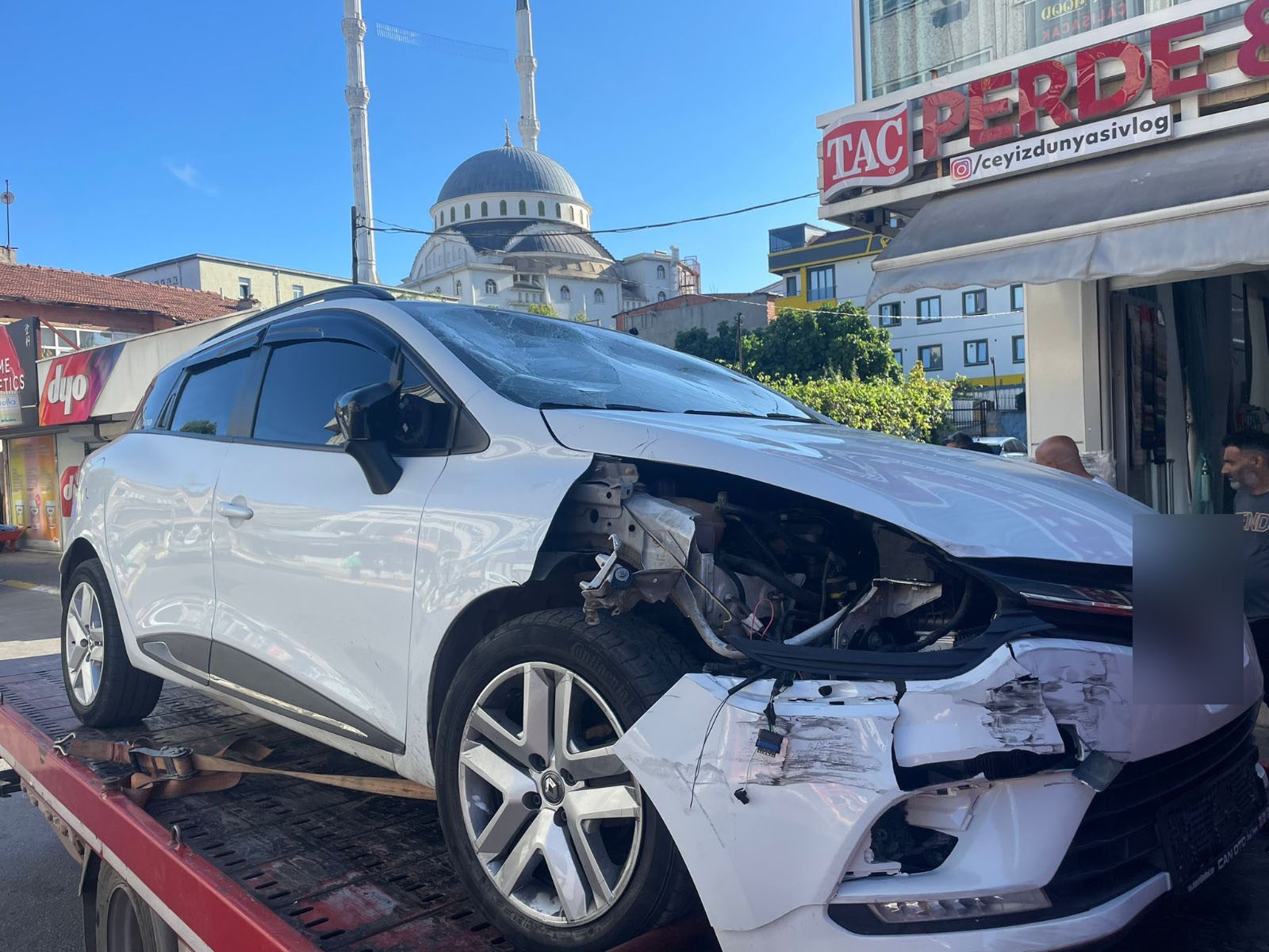 Sultanbeyli’de polise silahla ateş edildi