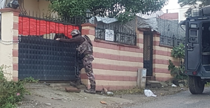 Sultanbeyli'nde özel harekat polisiyle uyuşturucu operasyonu