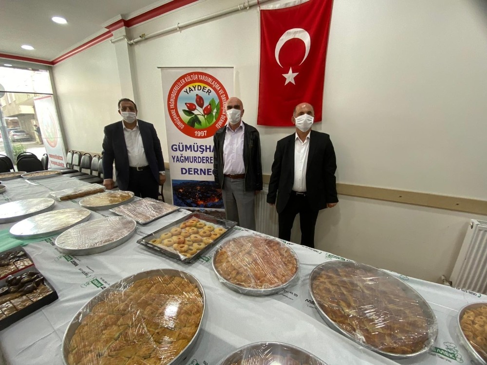 Sultanbeyli’nde sağlıkçılara baklavalı destek 