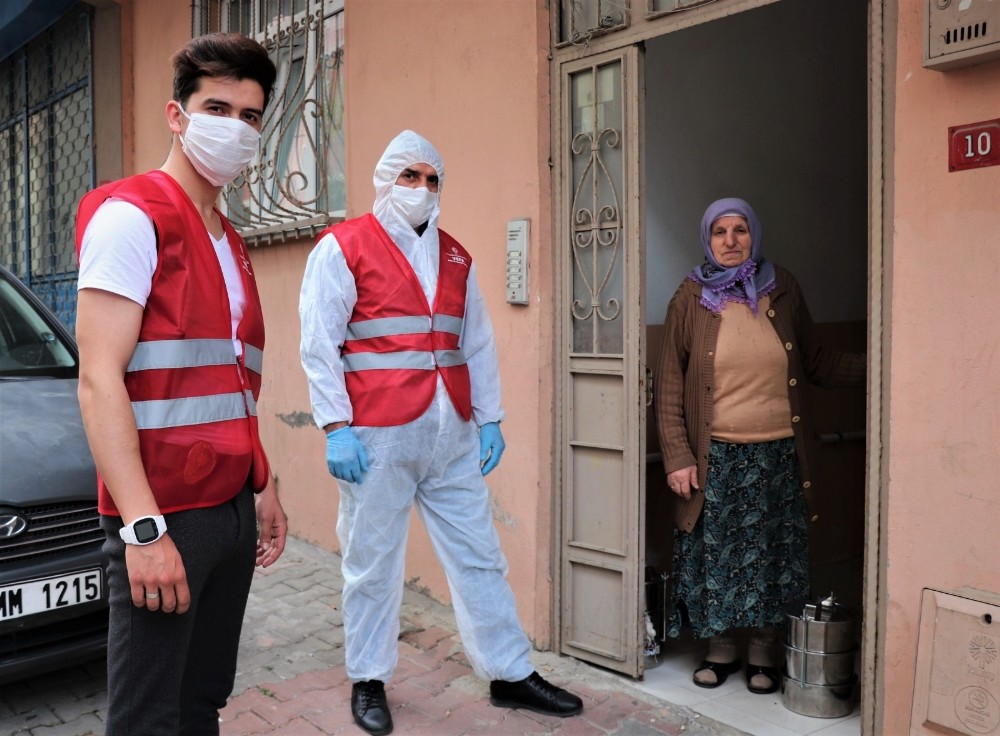 Sultanbeyli’nde Vefa Sosyal Destek Grubu, günde 300 kişiye iftar yemeği dağıtıyor 