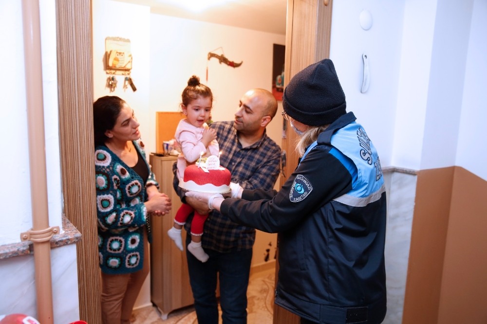 Sultangazi Belediyesi’nden doğum günü sürprizi 