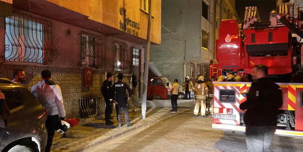 Sultangazi’de 4 katlı binanın bodrumunda çıkan yangın söndürüldü