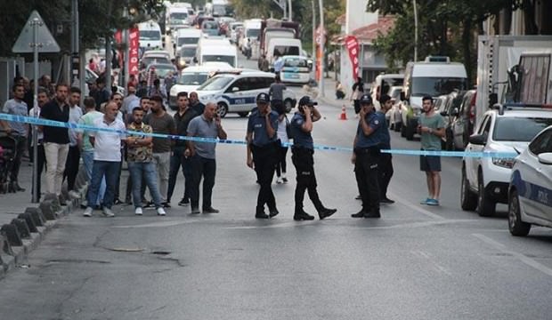 Sultangazi'de aracı durdurup kurşun yağdırdılar!