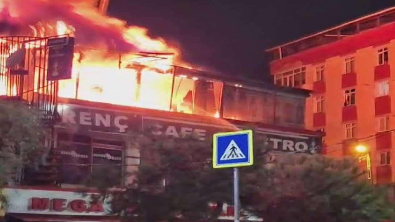 Sultangazi'de bulunan kafe alevlere teslim oldu