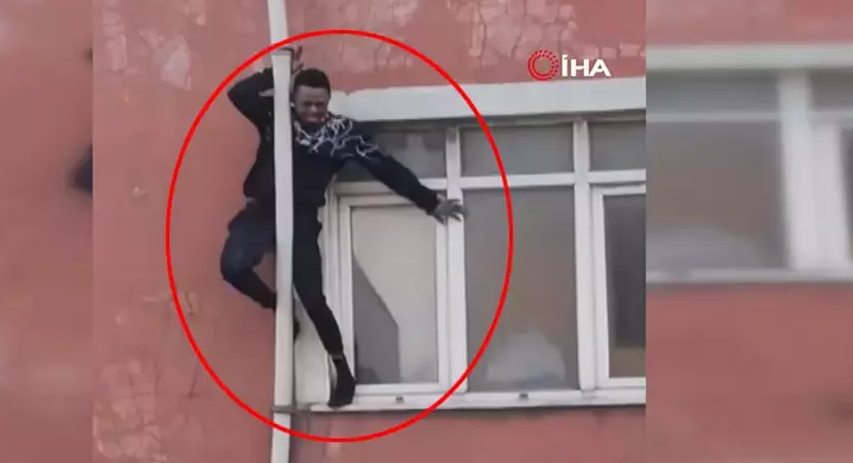 Sultangazi’de can pazarına dönen yangın: Alevlerden kaçarken 5 katlı binadan aşağı düştü