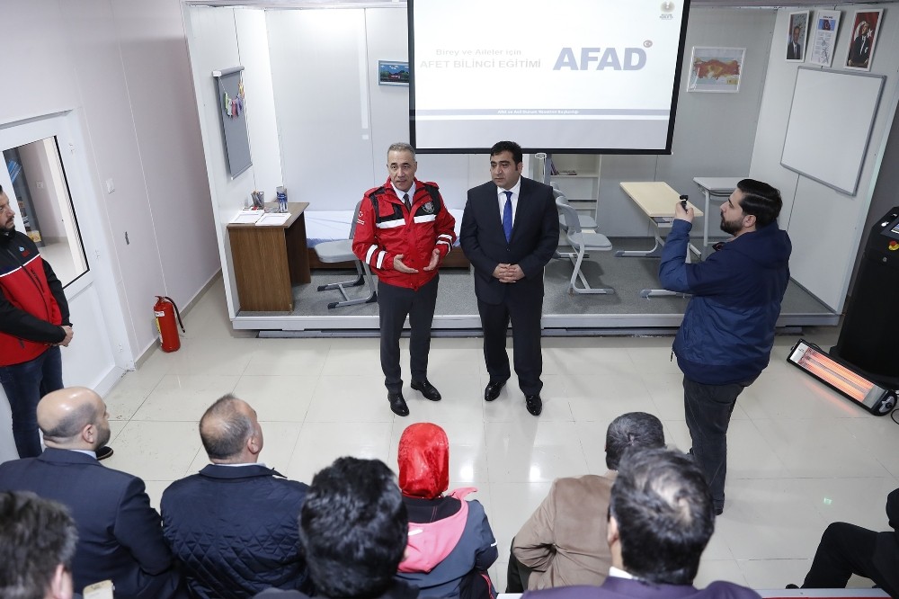 Sultangazi’de deprem eğitimi 