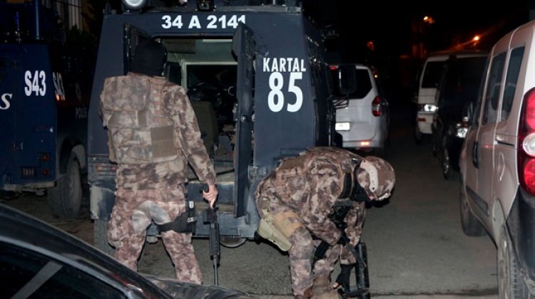 Sultangazi'de eş zamanlı operasyon!