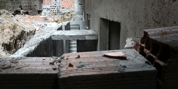 Sultangazi'de inanılmaz soygun! Duvarı delip girdiler