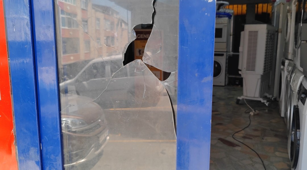 Sultangazi'de işyerine kurşun yağdırdılar