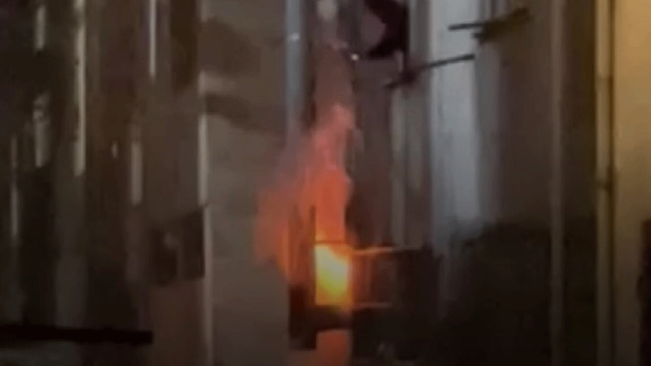 Sultangazi'de kebap salonu yandı!