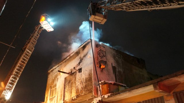 Sultangazi'de korkutan yangın