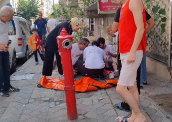 Sultangazi'de silahlı saldırı! Kaldırımda yürürken kurşun yağdırdılar