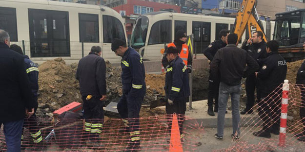 Sultangazi'de toprak çöktü! 1 işçi toprak altında kaldı