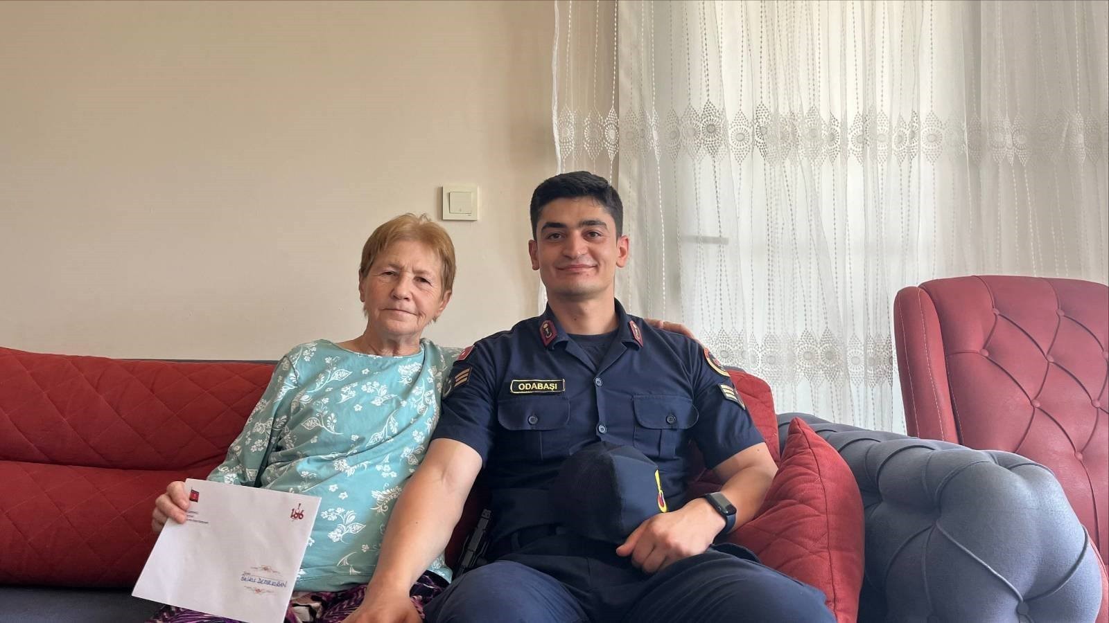 Sultanhisar'da jandarma ekipleri şehit ailelerini bayramda unutmadı