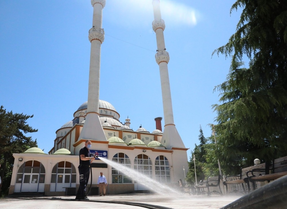 Suluova’daki camiler ibadete hazır 