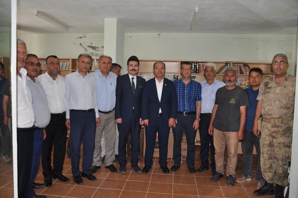 Sumbas’ta kütüphaneye kitap ve bilgisayar desteği 