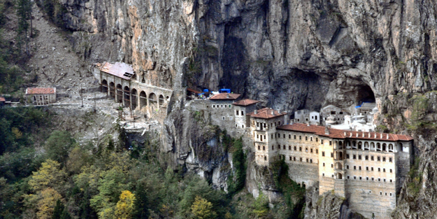 Sümela Manastırı'nda gizli hazine mi var? Restorasyon çalışmaları neden bitmiyor?