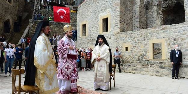Sümela Manastırı'ndaki ayine katılmaya gelen 'Pontus hayalperesti' Yorgos Vartihimadis Türkiye'ye sokulmadı