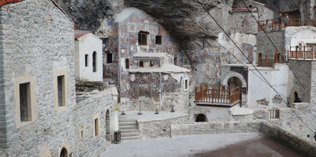 Sümela ziyaretçilerini bekliyor! UNESCO Dünya Mirası Geçici Listesi'nde...