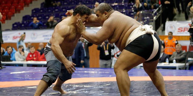 Sumo güreşçisiyle 'Pehlivan'ın karşılaşmasını bakın kim kazandı!