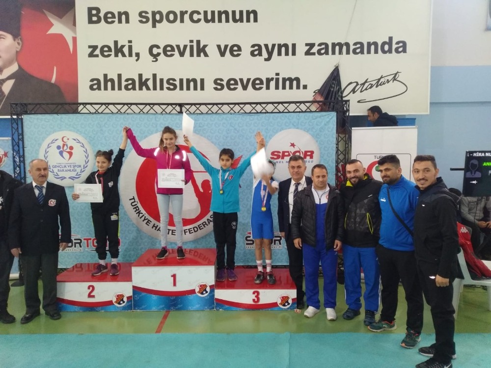 Suna Türküsever Yıldızlar Halter’de Türkiye Şampiyonu 