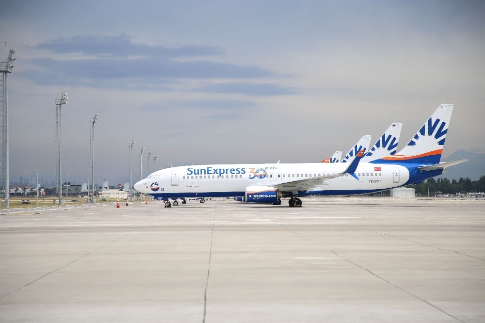 SunExpress dış hat uçuşlarına başladı 