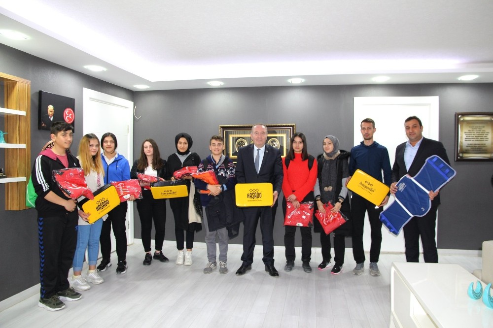 Sungurlu Belediyesi başarılı sporcuları ödüllendirdi 