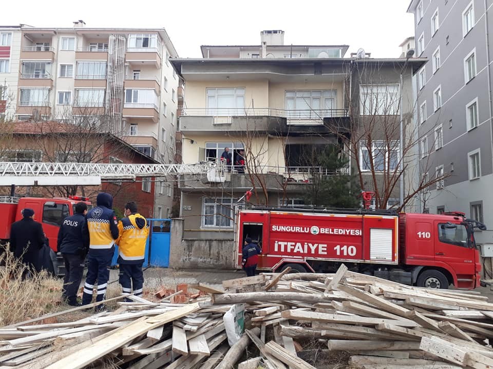 Sungurlu’da ev yangını korkuttu 