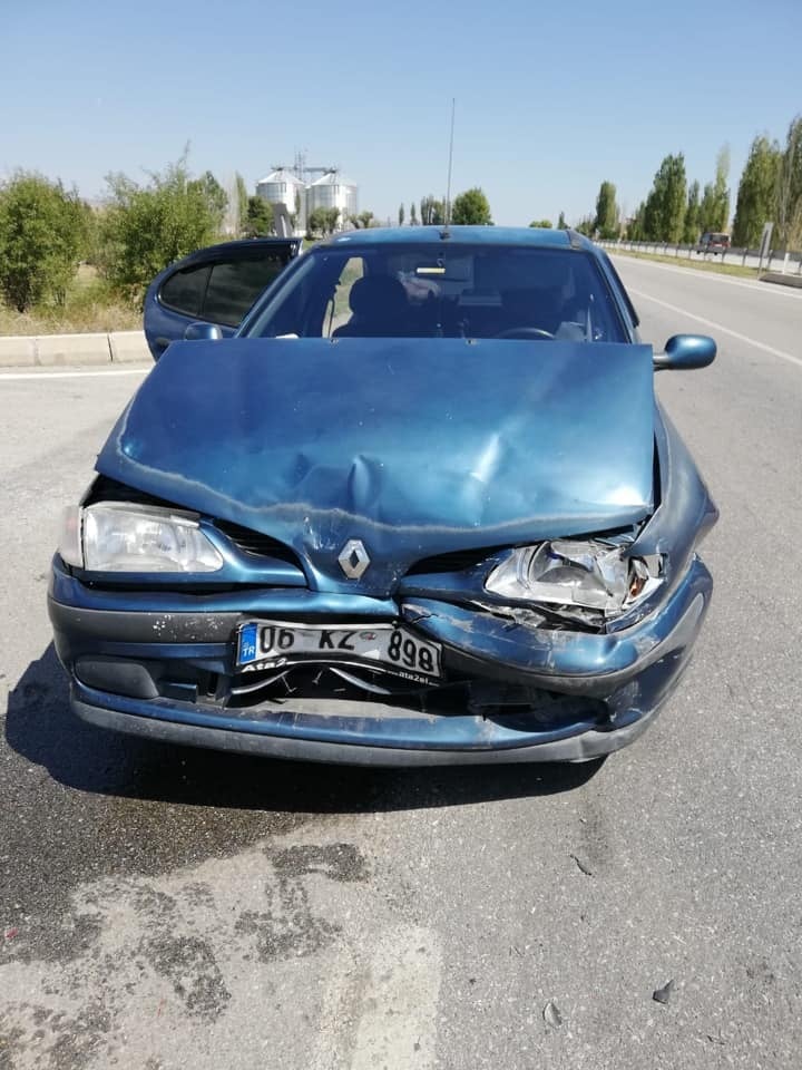 Sungurlu’da iki otomobil çarpıştı: 3 Yaralı 
