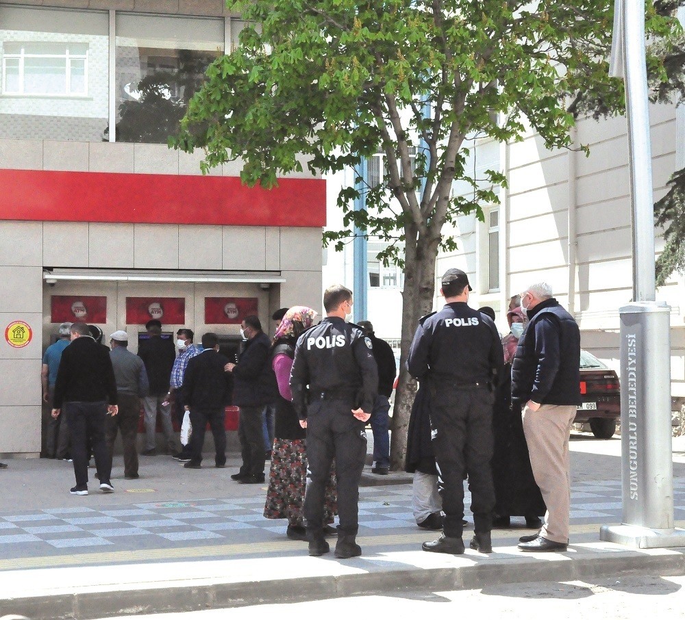 Sungurlu’da polis ve bekçinin zorlu ’Korona’ mesaisi 