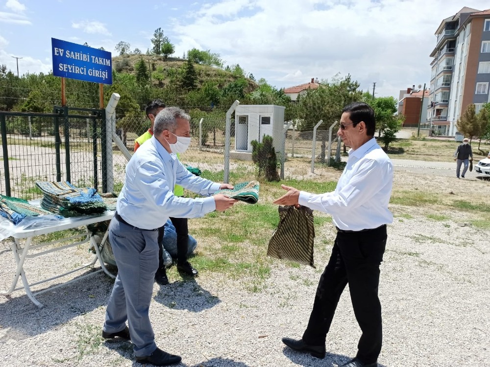 Sungurlu’da vatandaşlara seccade dağıtıldı 