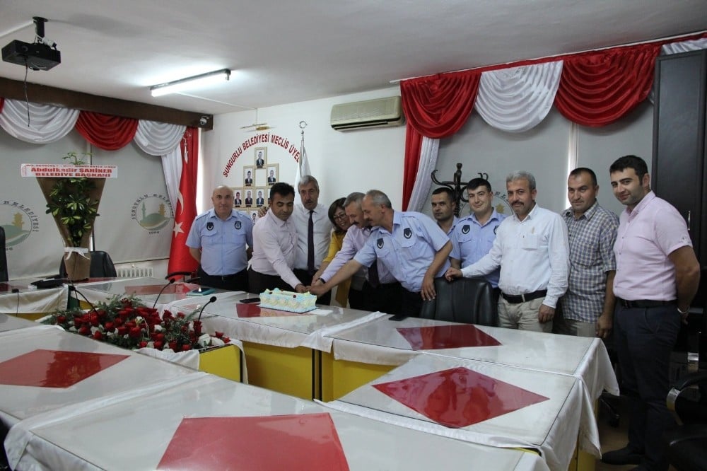 Sungurlu’da zabıtalara pastalı kutlama 