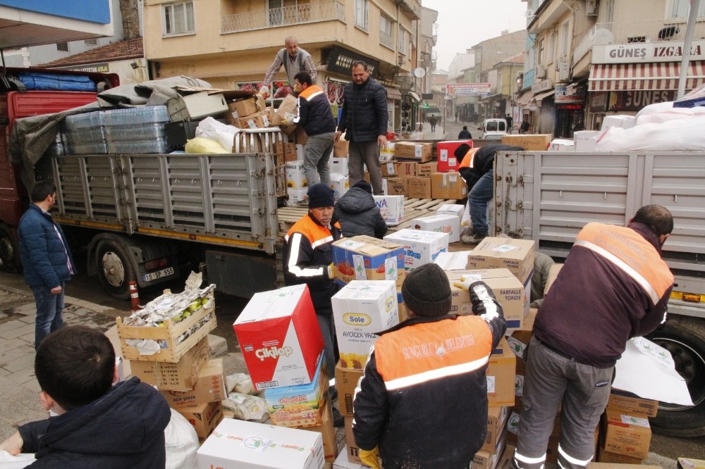 Sungurlu’dan Elazığ’a 3 tır dolusu yardım malzemesi yola çıktı 