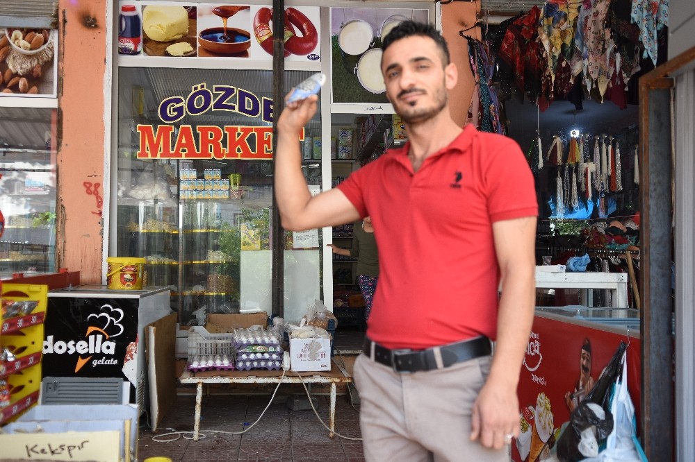 Suni teneffüs ve kalp mesajı ile kuşu hayata döndürdü 