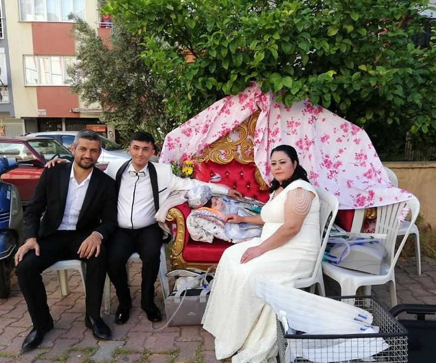 Sünnet düğününe solunum cihazlarıyla getirildi 