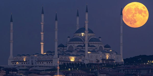 Süper ay görsel şölen oluşturdu! Görüntüler büyüledi