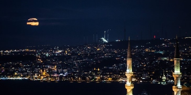 Süper Ay nedir ne zaman olacak? Süper Ay Türkiye'den izlenecek mi?