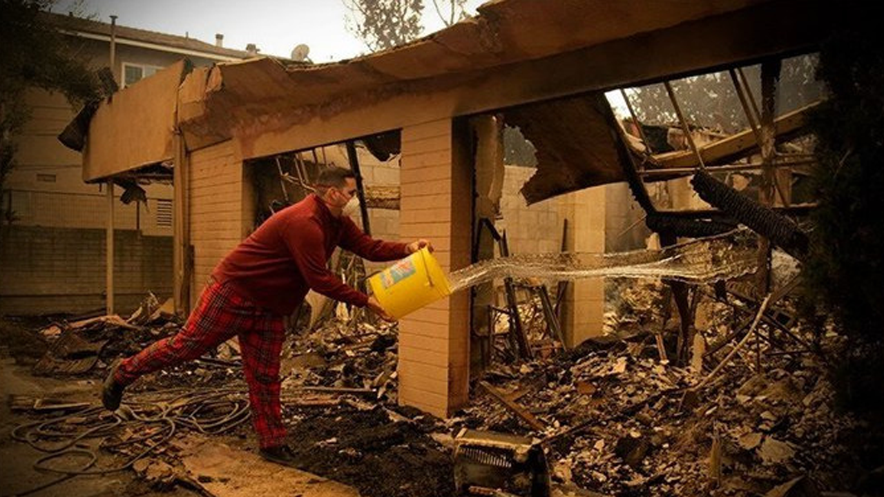'Süper' güç ABD'de yangına kova ile müdahale!