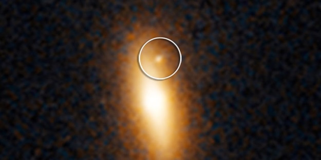 Yoldan çıkmış süper kütleli kara delik tespit edildi!