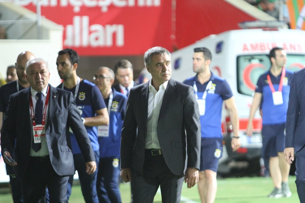Süper Lig: Aytemiz Alanyaspor: 0 - Fenerbahçe: 0 (Maç devam ediyor) 