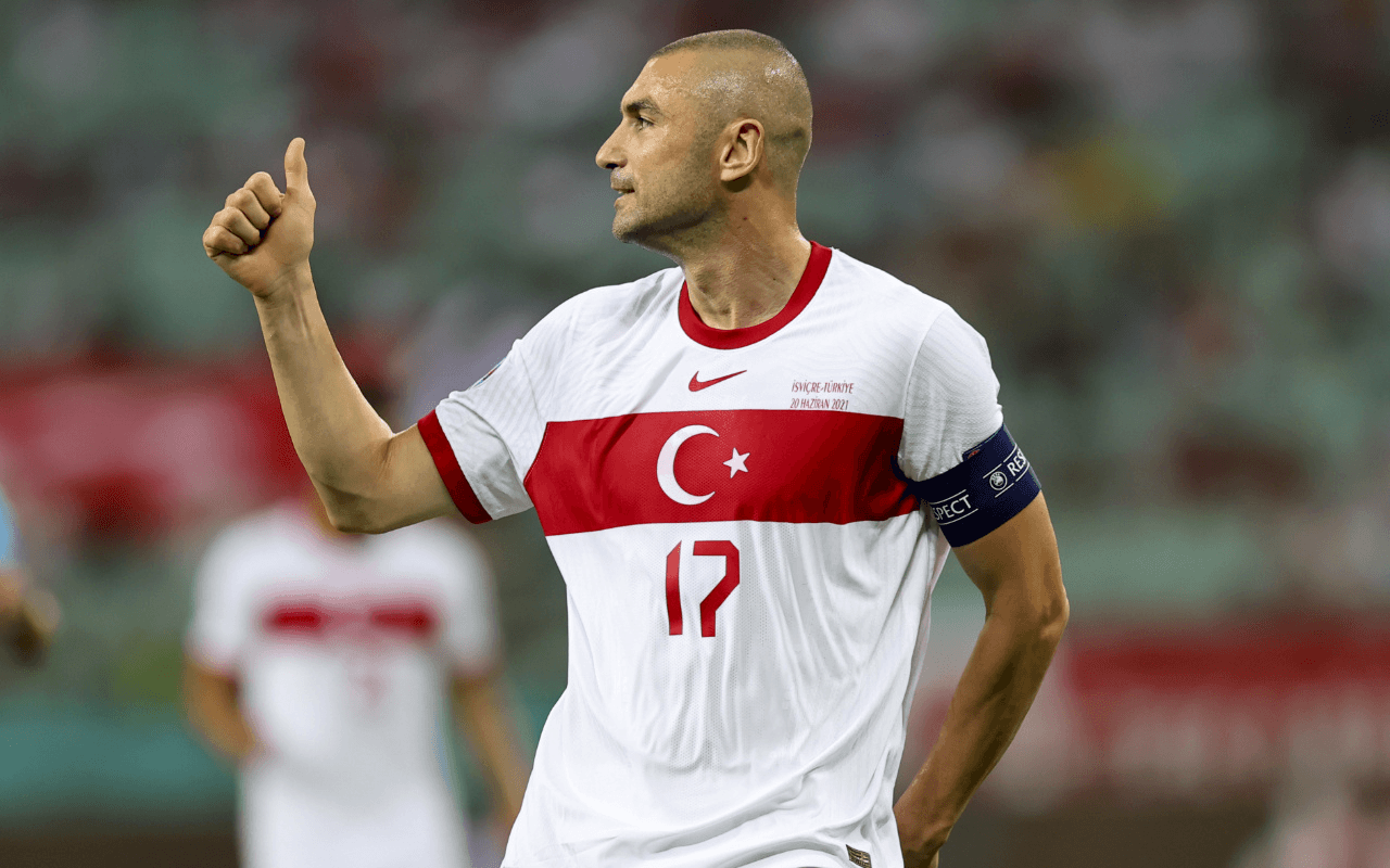 Süper Lig devi, Burak Yılmaz'ı renklerine bağladı