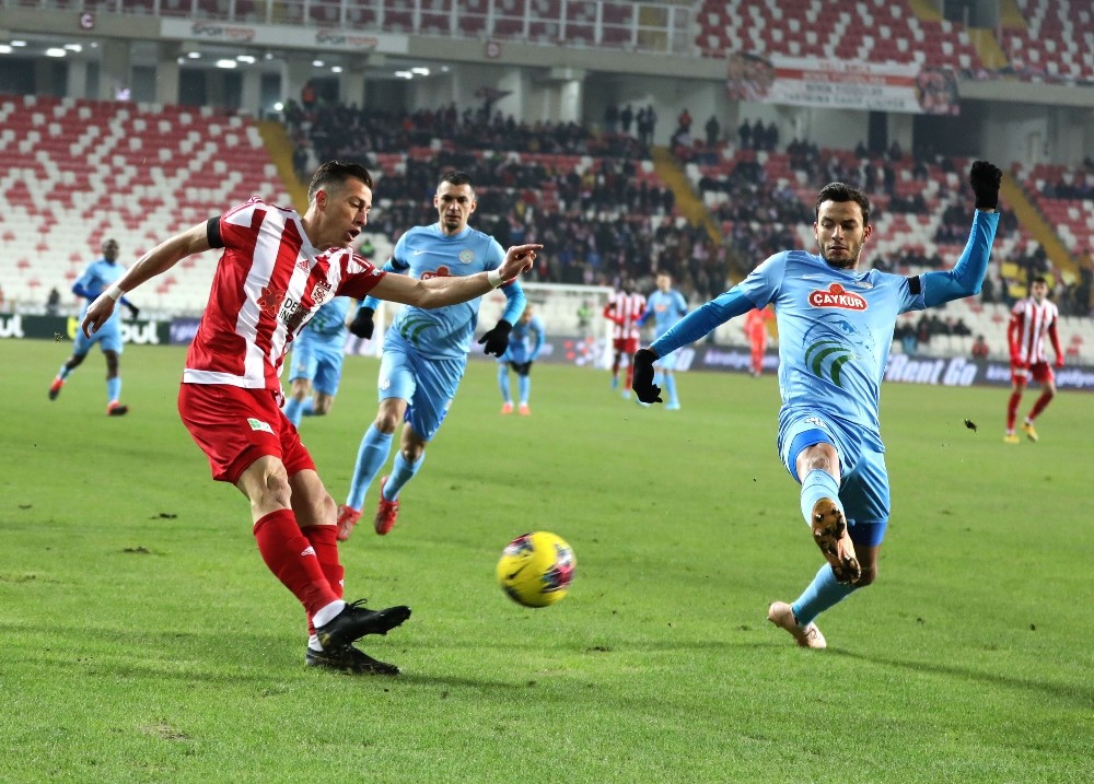 Süper Lig: D.G. Sivasspor: 0 - Çaykur Rizespor: 0 (İlk yarı) 