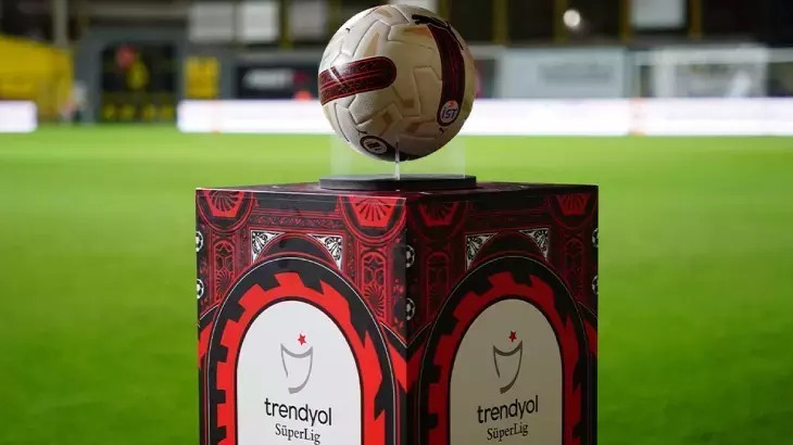 Süper Lig ekibinde deprem! 8 futbolcu birden ayrıldı