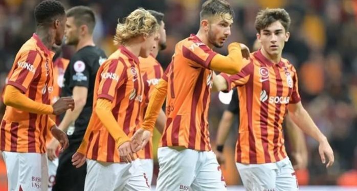 Süper Lig ekipleri kapıda bekliyor! Galatasaray'da o isimle yollar ayrılıyor