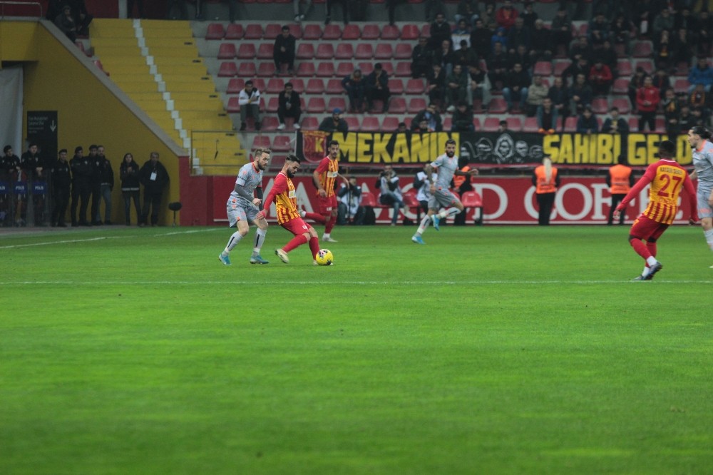 Süper Lig: İM Kayserispor: 1 - Medipol Başakşehir: 4 (Maç sonucu) 