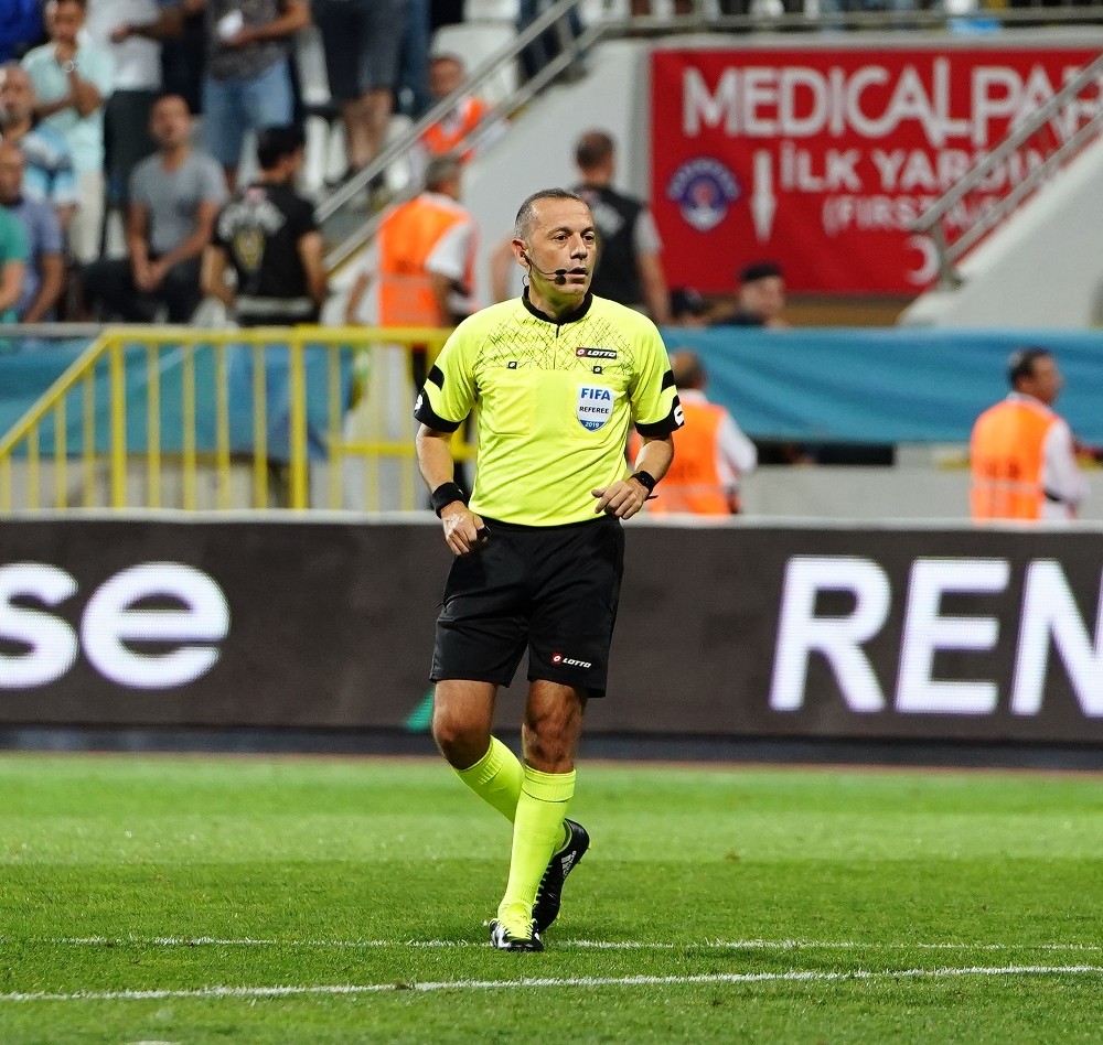 Süper Lig: Kasımpaşa: 1 - Trabzonspor: 1 (İlk yarı) 