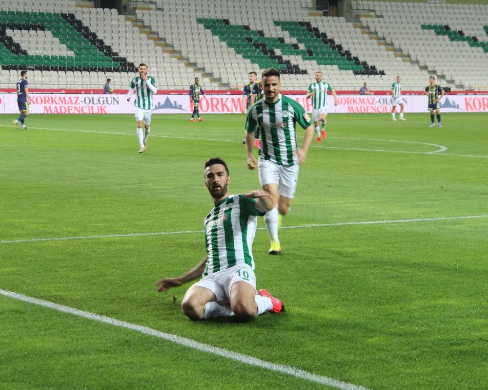 Süper Lig: Konyaspor: 1 - Fenerbahçe: 0 (İlk yarı) 